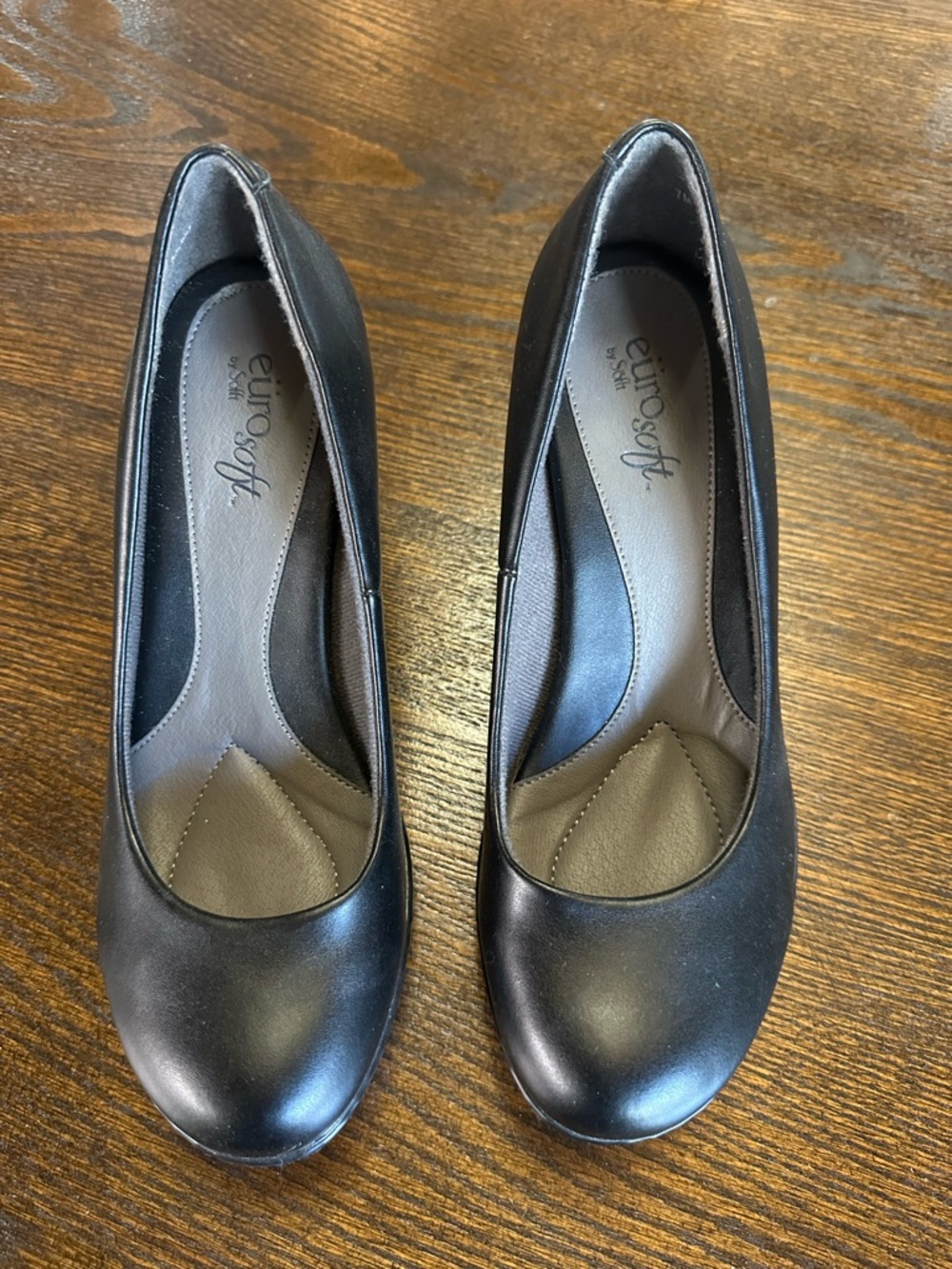 Black Women's Classic Round-Toe Pump